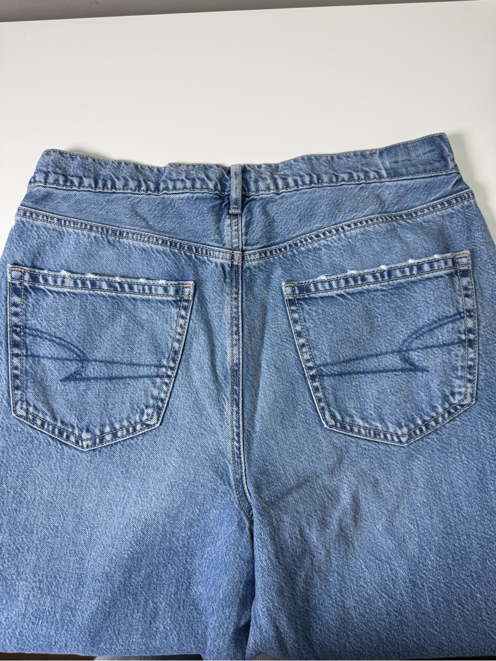 American Eagle | Super High Rise Baggy Wide Leg Jeans | Light Wash | 10 Regular - Picture 4 of 15